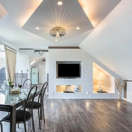 Uhse Wohlfuehloase *